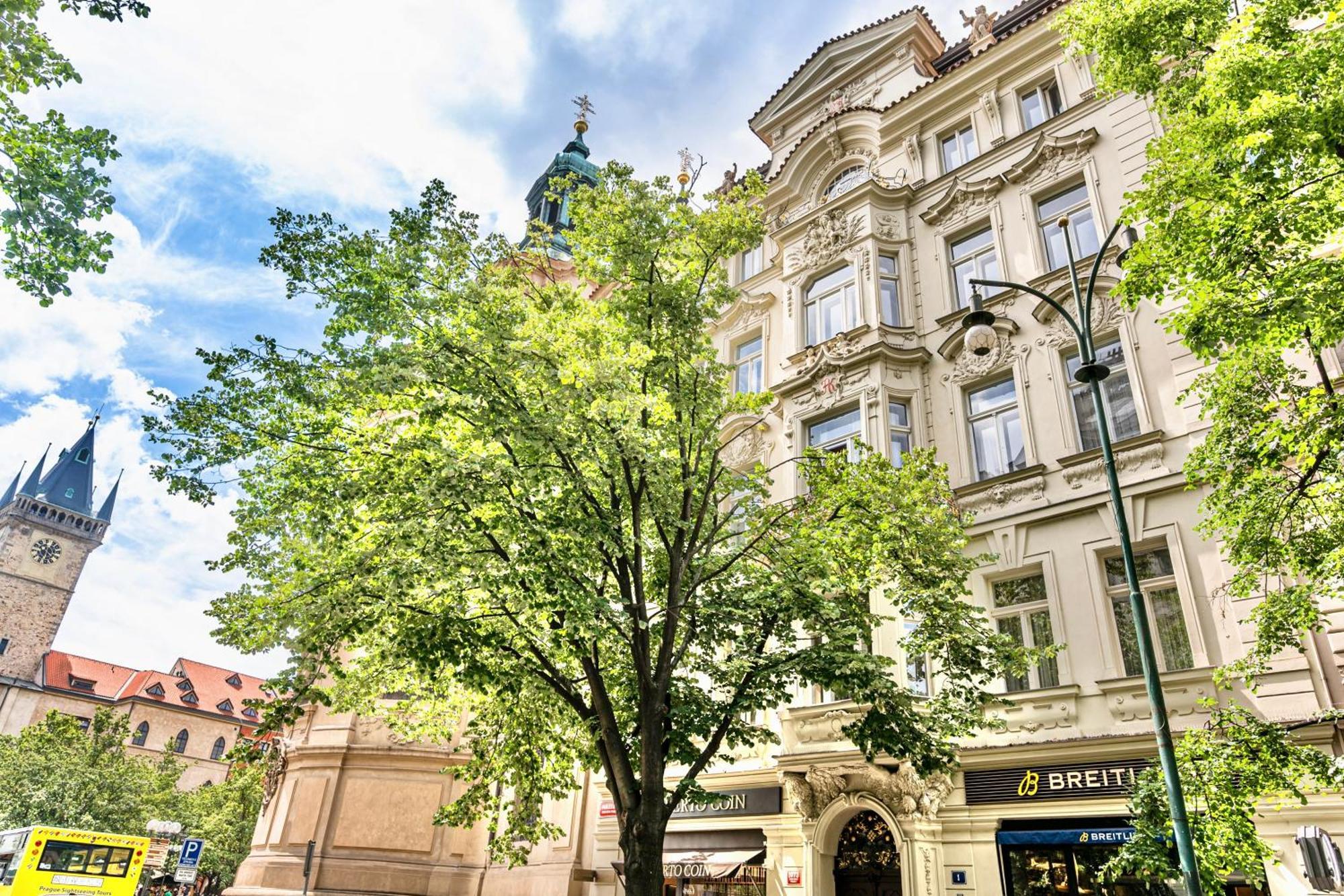 The Old Town Square & Parizska Apartments Praga Esterno foto